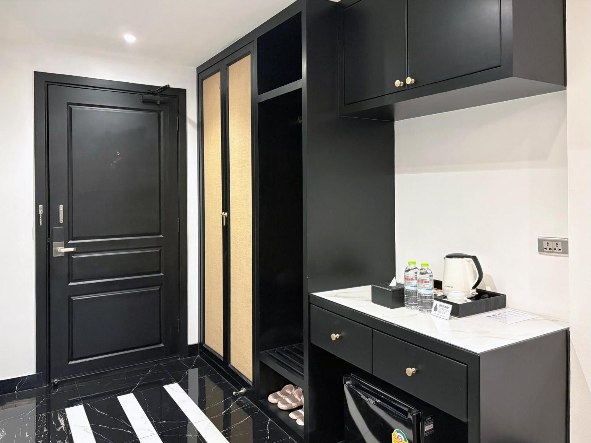 Glory Boutique Suites 清迈古城荣耀精品酒店 Чиангмай Екстериор снимка