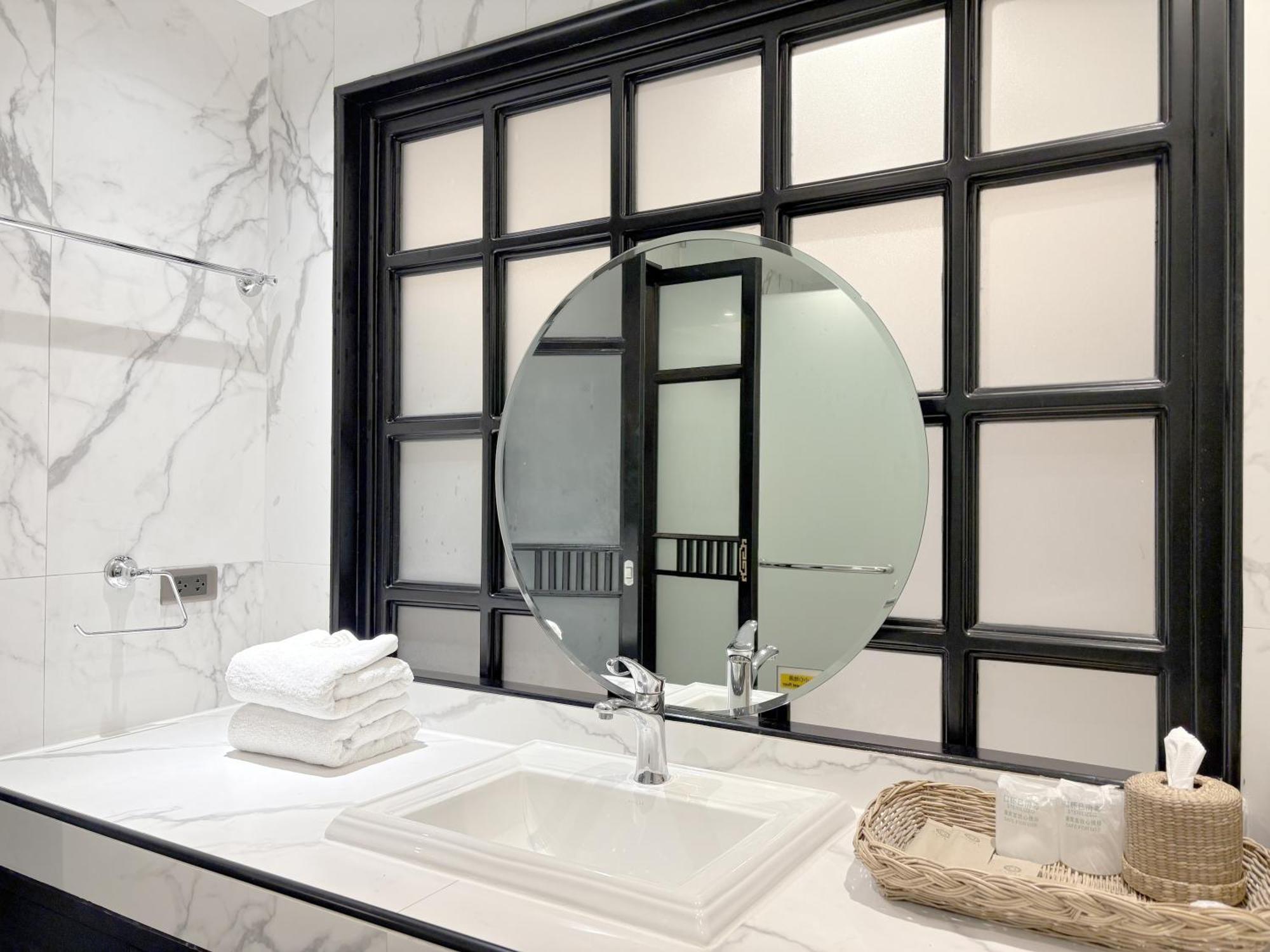 Glory Boutique Suites 清迈古城荣耀精品酒店 Чиангмай Екстериор снимка
